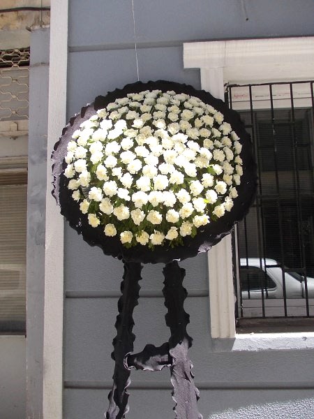 TEK GÖBEK CENAZE ÇELENGİ